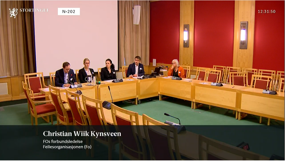 HØRING: Christian Wiik Kynsveen (til venstre) representerte FO på stortingshøring om barn og unges psykiske helse.