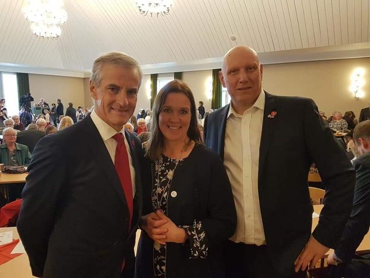 Marit S. Isaksen fra FO-ledelsen sammen med Jonas Gahr Støre og leder av FO Hedmark, Olav Neerland